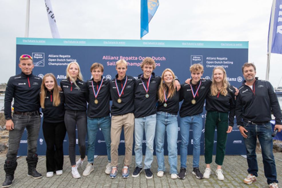 Selectie Jeugd WK 2021 vlnr coach Dirk Bennen, Marlies Schouten en Maud Lodewijk, Robbert Huisman en Frank Boer, Olivier Jaquet en Femme Rijk, Hidde Schrafford, Roos Wind, coach Mark de Haas (fotograaf Sander van der Borch